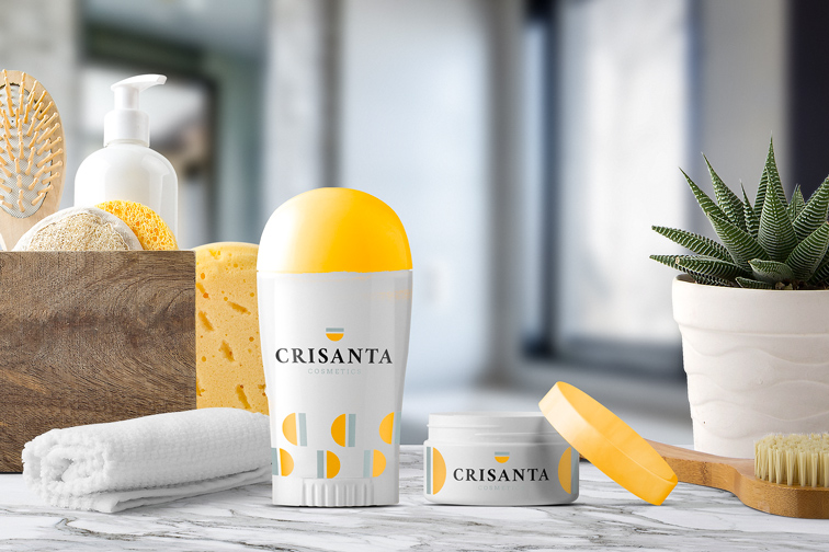 Desodorante, bote de crema y productos de baño