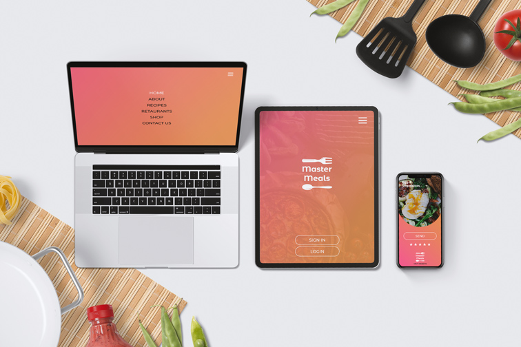 Ordinateur portable, iPad Pro et iPhone sur fond de cuisine