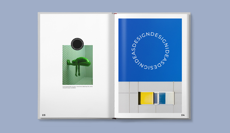 Revista de tapa dura abierta sobre un fondo azul