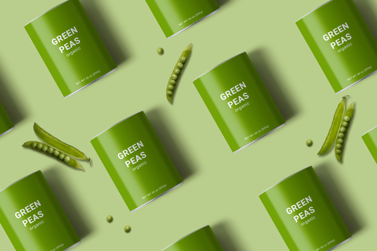 Plusieurs boîtes de conserve avec des petits pois