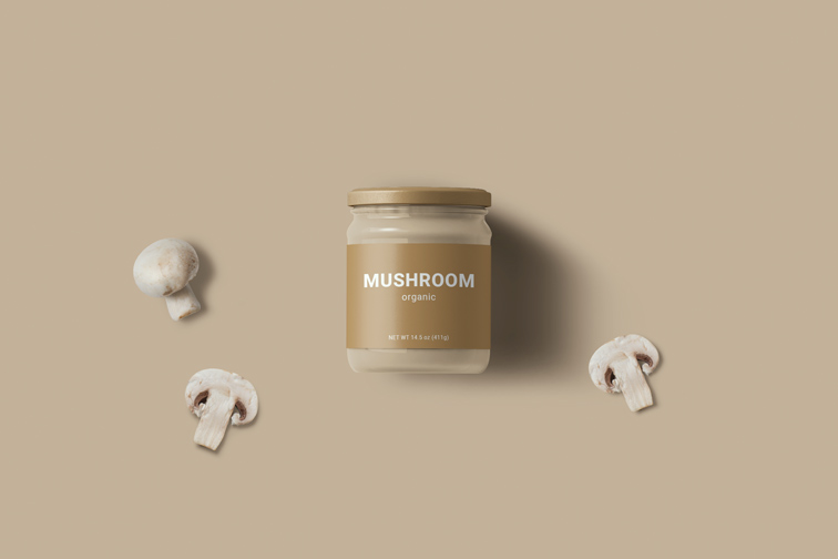 Conserve en verre en verre avec champignons