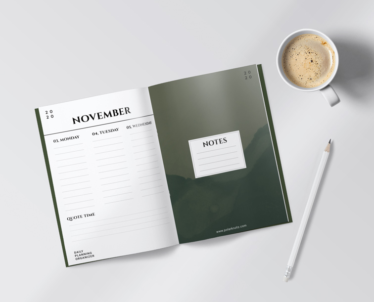 Cuadernillo abierto, un lápiz y una taza de café