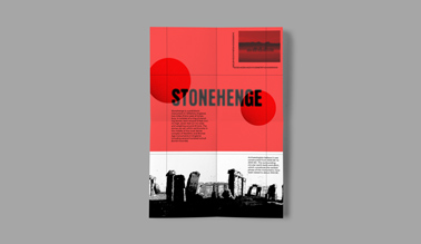 Cartaz semi-dobrado sobre um fundo cinza