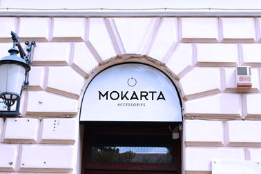 Вывеска в Окне Магазина