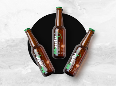 Bouteilles de bière sur un fond de cercle noir