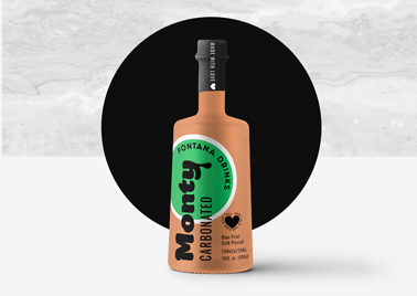 Bouteille de whisky sur un fond de cercle noir