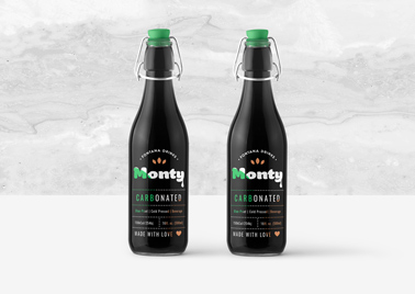 Deux bouteilles sur un fond de marbre