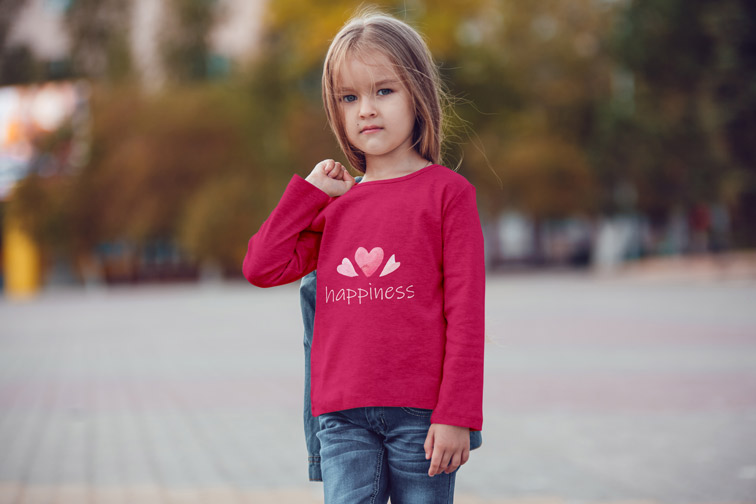 Niña sobre un fondo otoñal