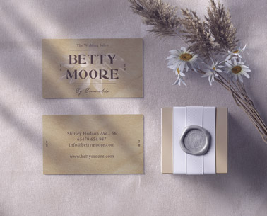 ラップされたボックスとサロンのカードの正[背]面図