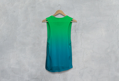 Latschiges Tanktop auf einem Bügel Rückansicht