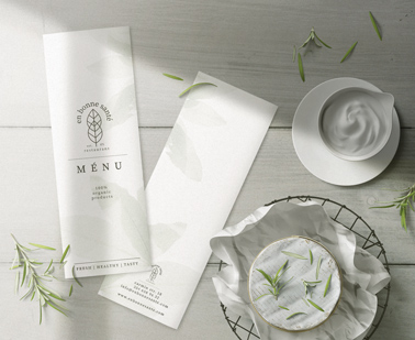 Меню-буклет на обеденном столе