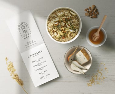 Сложенное меню рядом с пиалами с едой