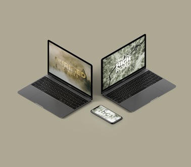 Zwei graue MacBooks und ein iPhone