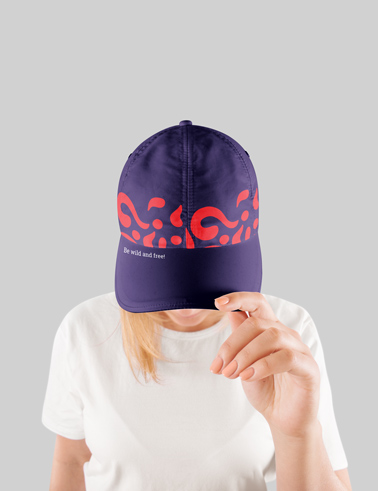Mujer con una Gorra, Vista Frontal