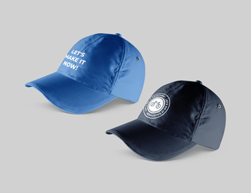 Vista Angular de Dos Gorras Deportivas