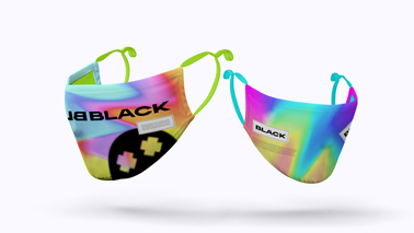 Zwei bunte Gesichtsmasken Seitenansicht