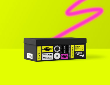 Caixa em um Fundo Amarelo Neon Vista Lateral