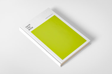 Hardcover-Buch nach links geneigt