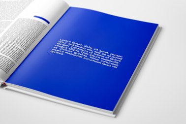 Offenes Hardcover-Buch Ansicht von unten