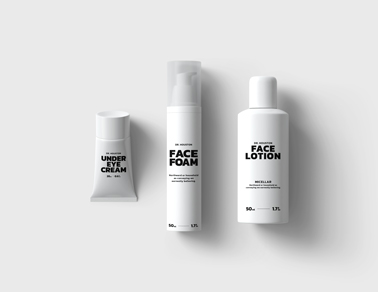 Três Frascos de Cosméticos Enfileirados