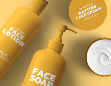 Quatro Recipientes para Cosméticos em uma Superfície Amarela