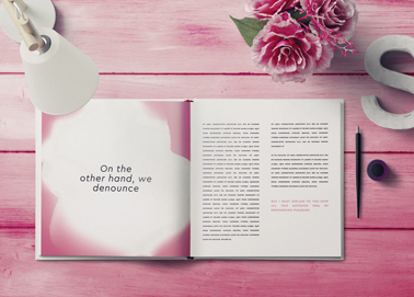 Um Livro Aberto  com uma Lâmpada