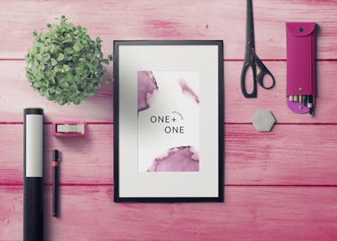 Um Conjunto de Arte  com uma Planta Verde