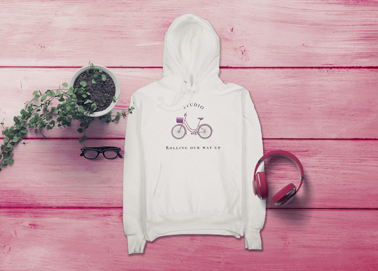 Um Capuz, Fones de Ouvido, Óculos e uma Planta