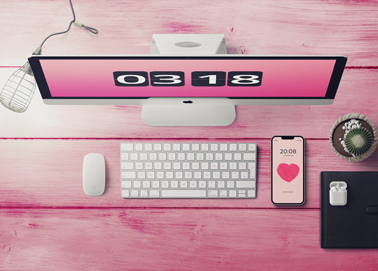 Um iMacem uma Mesa de Escritório, Vista de Cima