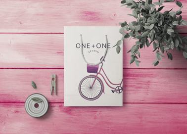 Um Sacola de Papel e uma Planta, Vista de Cima