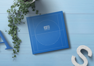 Diario sobre una superficie de madera