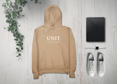 Moletom com Tênis, iWatch e um Ipad
