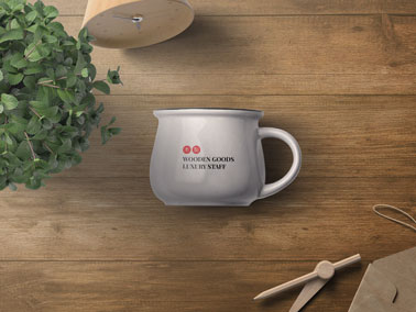 植物や時計、陶磁器のマグカップ