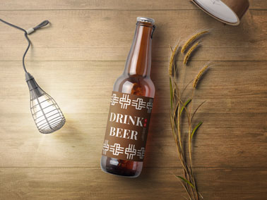 植物やランプ、ビール瓶