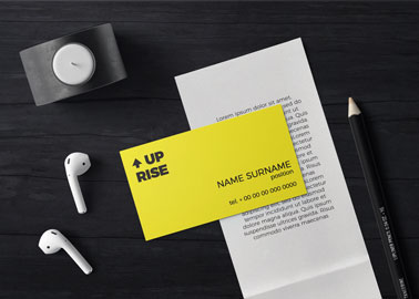 Cartão de Visita, AirPods e uma Vela