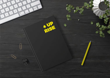 Caderno com Lápis e Clipes de Papel