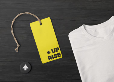 Etiqueta de Nome e uma Camiseta Vista do Ângulo de Cima