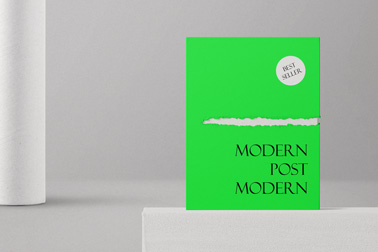 Книга с рваным эффектом на подиуме