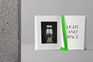 Открытая книга с лентой