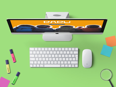 iMac на столе, высокий ракурс