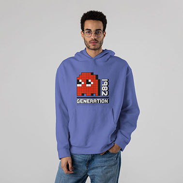 Vista frontal de Hombre con capucha