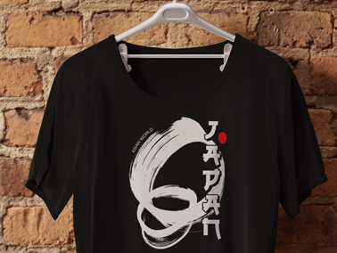 Camiseta na Parede Vista de Perto