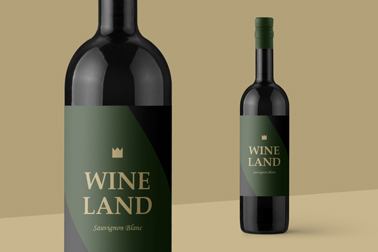 Deux bouteilles de vin rouge, dont l'une en gros plan