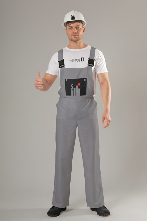 Baş Parmak Yukarıda İşareti Yapan Tulum Giymiş Adam