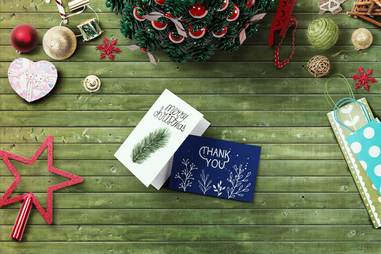 Objets de Noël sur un fond de bois