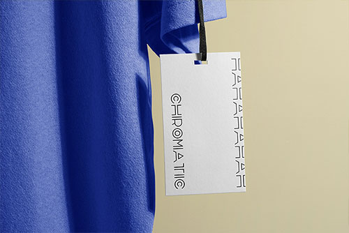 Etikett auf einem T-Shirt mit kurzen Ärmeln