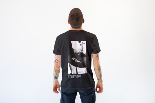 Homme en tenue surdimensionnée Vue de dos