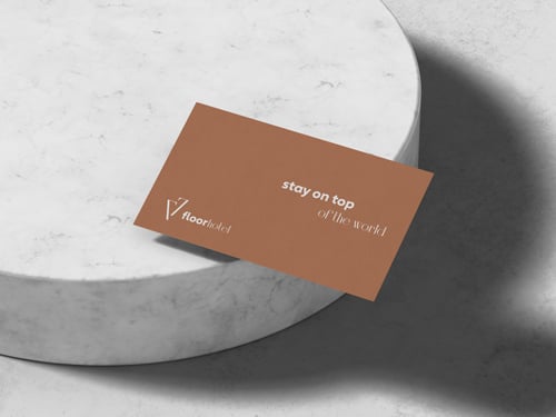 Um Cartão de Visita em uma Mesa de Mármore