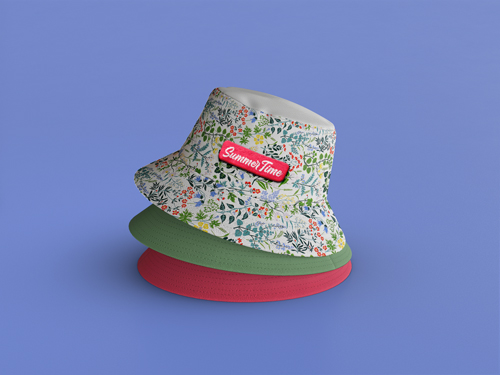 Unos gorros de pescador apilados