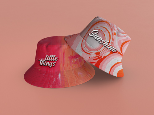 Dos gorros de pescador, uno arriba del otro